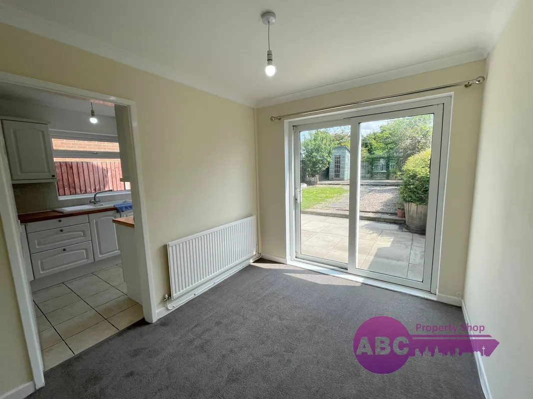 House Kingfisher Way in Moreton