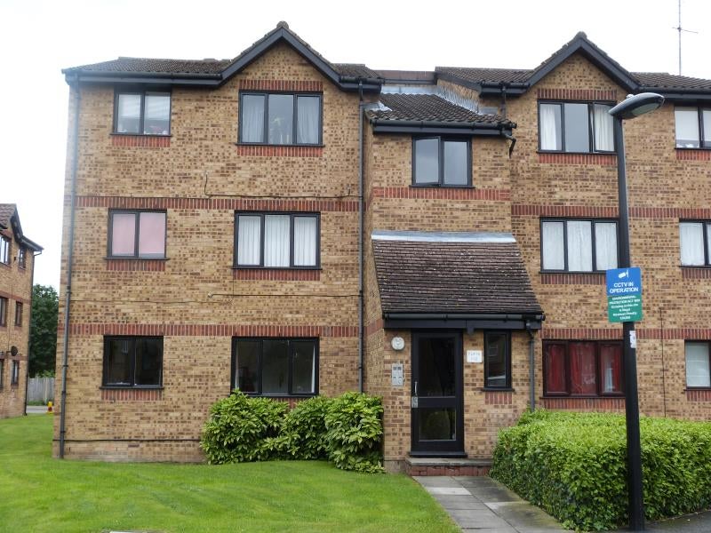 Flat Linnet Close in Greater London