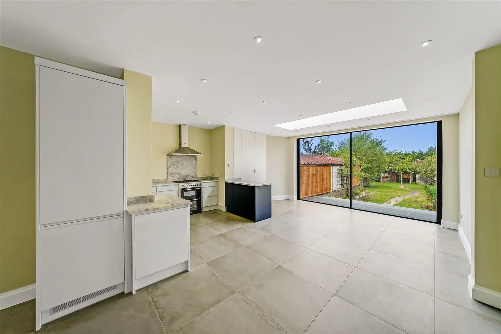 House Silverthorn Gardens in Greater London