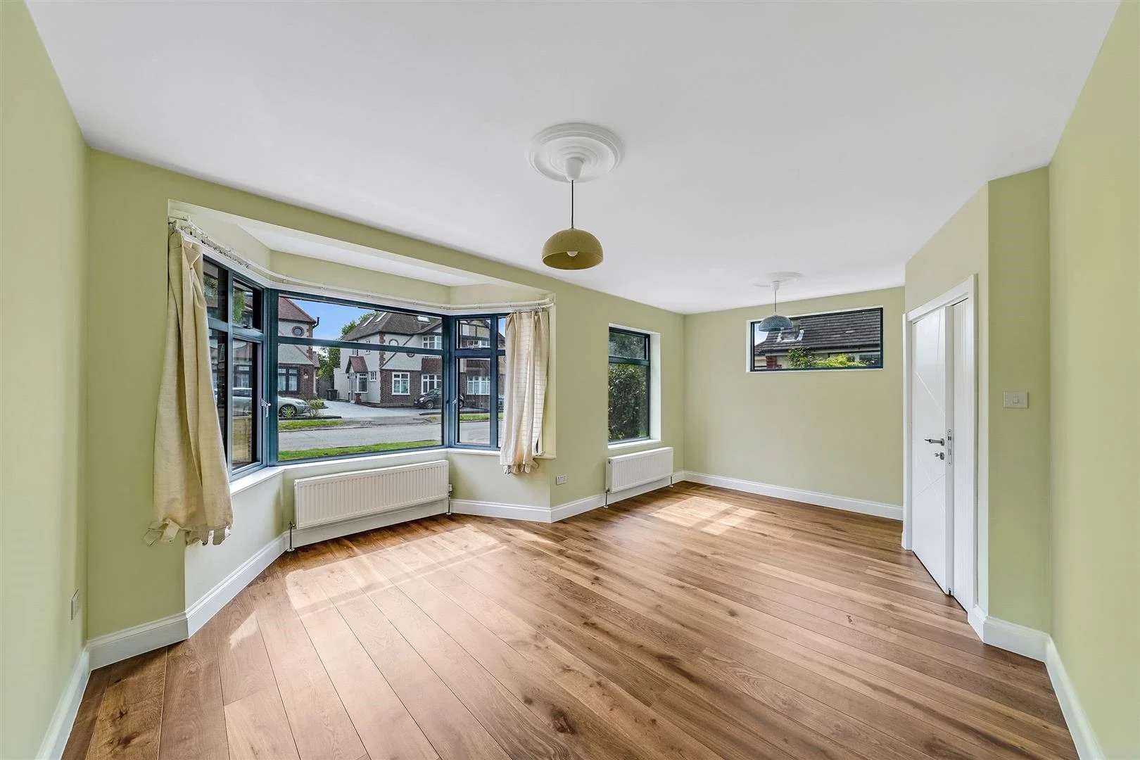 House Silverthorn Gardens in Greater London