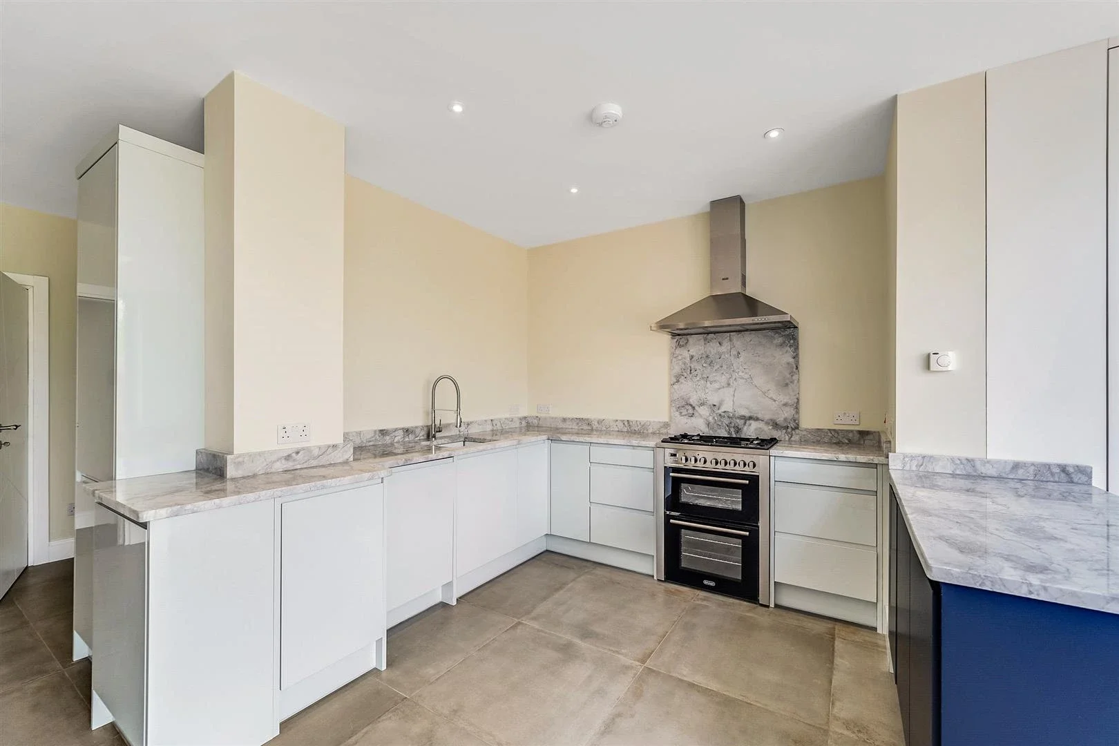 House Silverthorn Gardens in Greater London