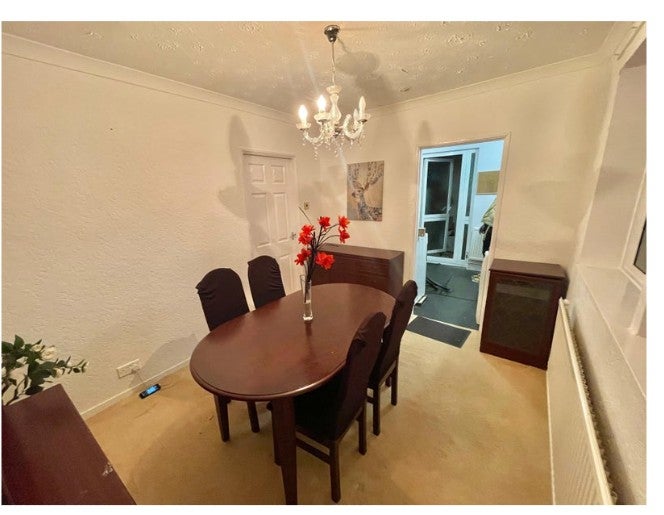 Room Halstead Road in Greater London