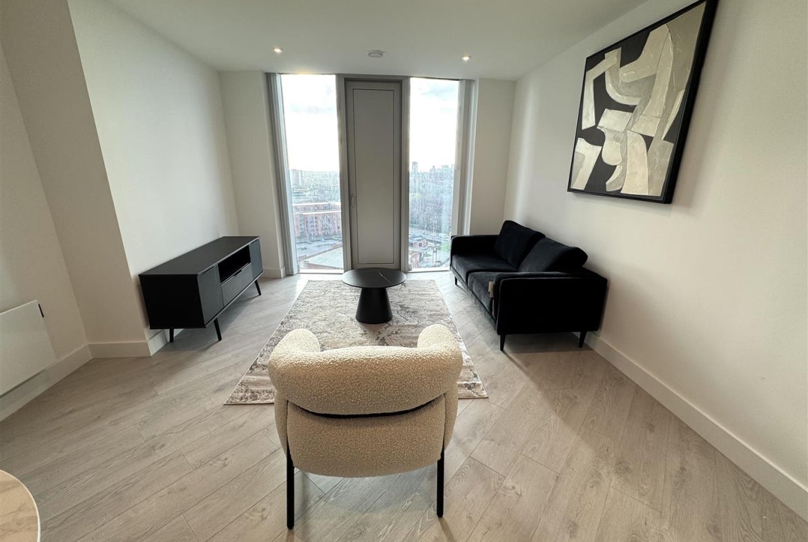 Flat Trinity Way in Manchester