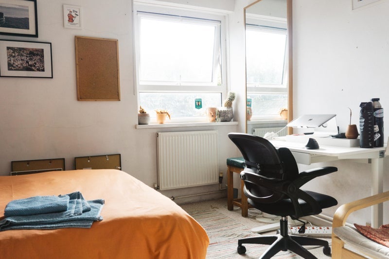 Room Hind Grove in Greater London