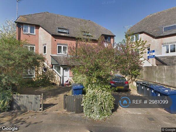 Flat Sentinel Close in Greater London