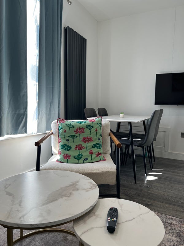 Room Sydenham Road in Greater London