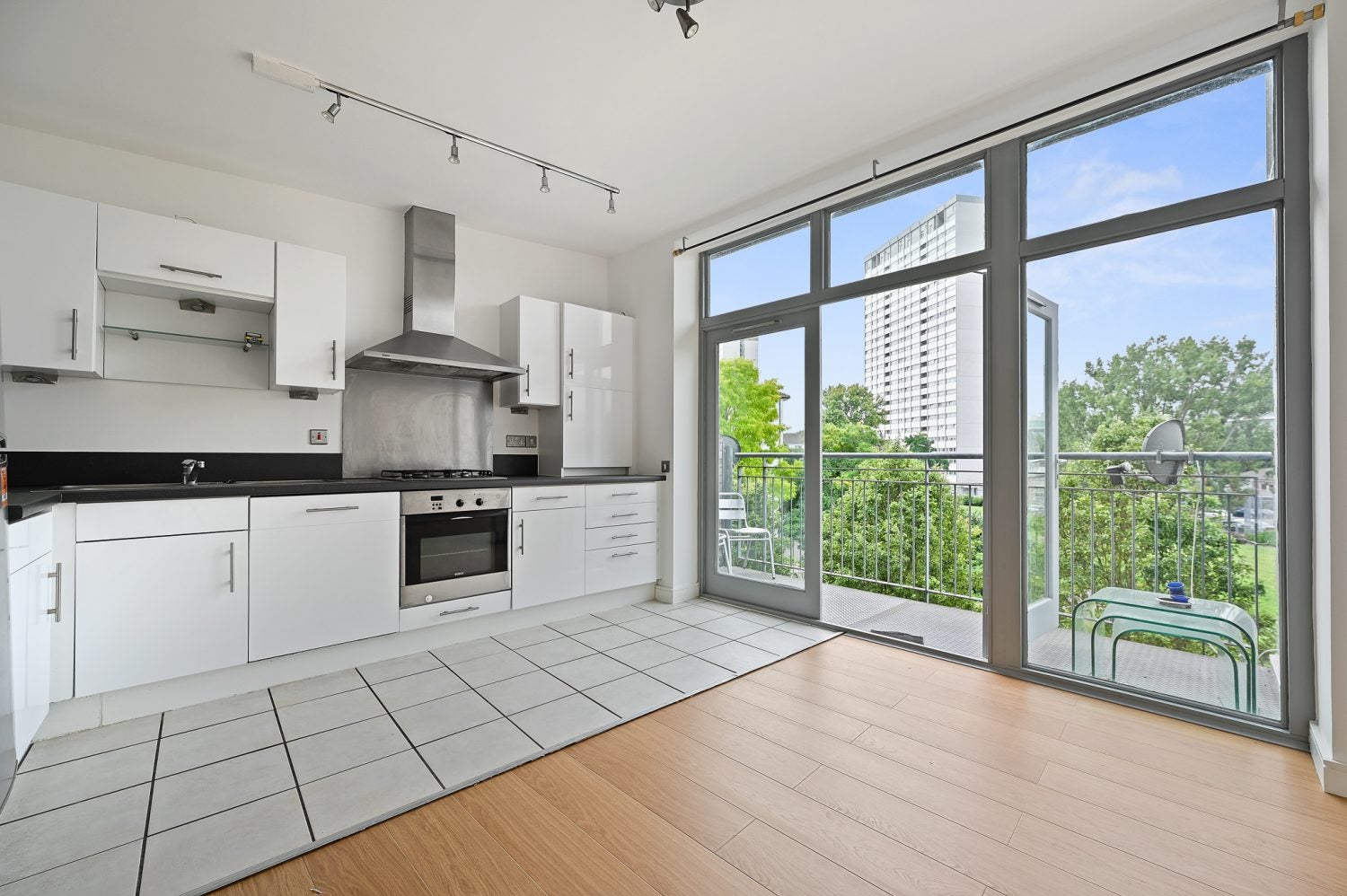 Flat Hunt Close in Greater London