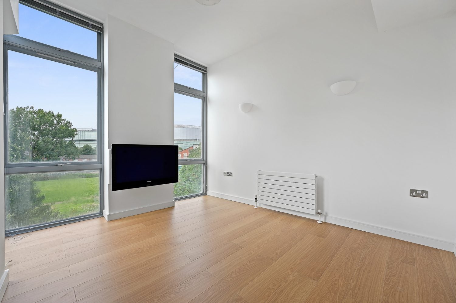 Flat Hunt Close in Greater London