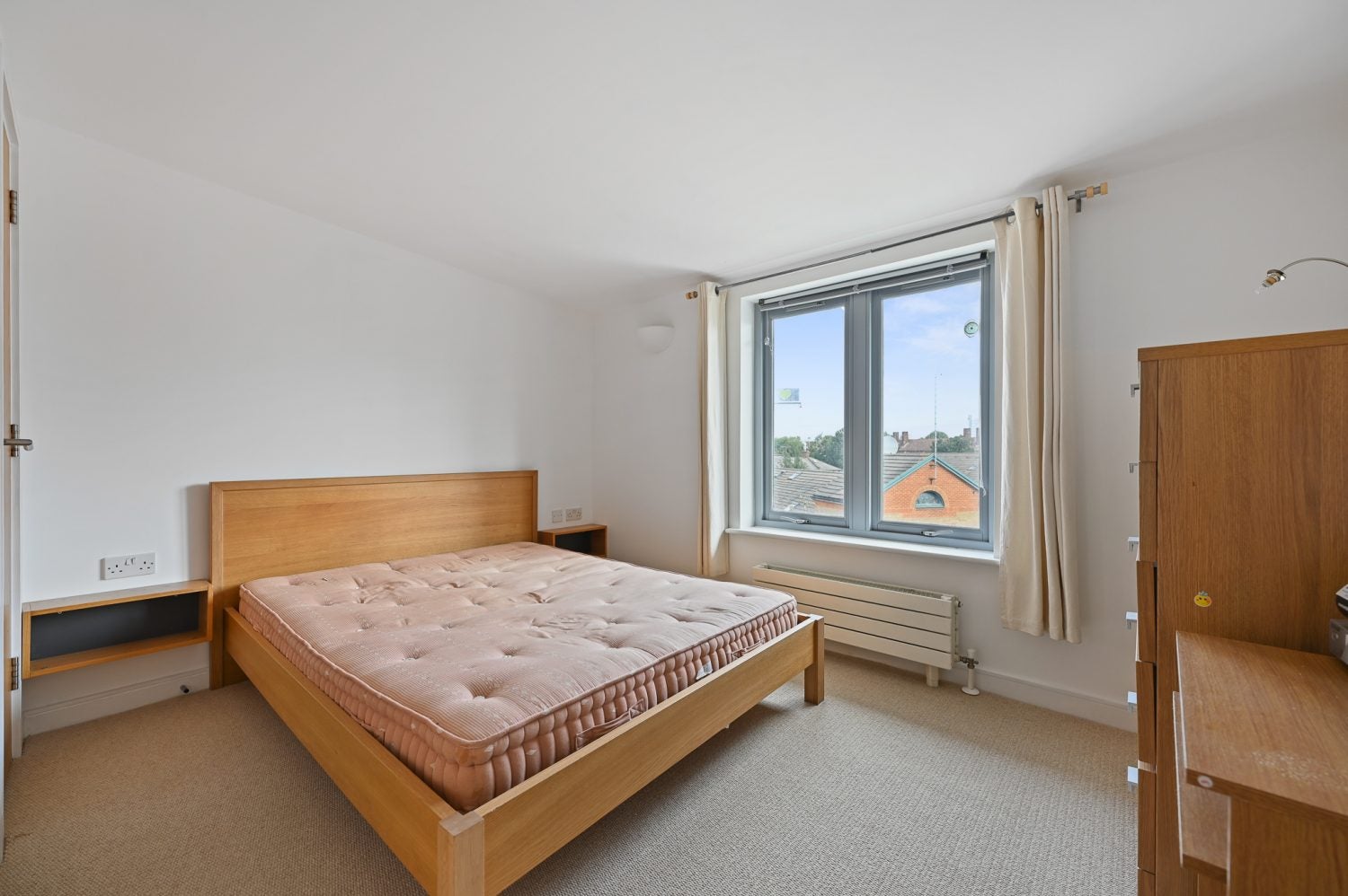 Flat Hunt Close in Greater London