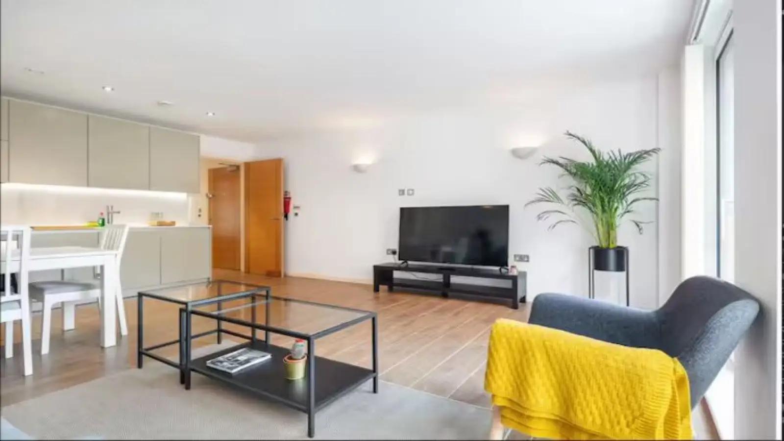 Flat Langham Road in Greater London