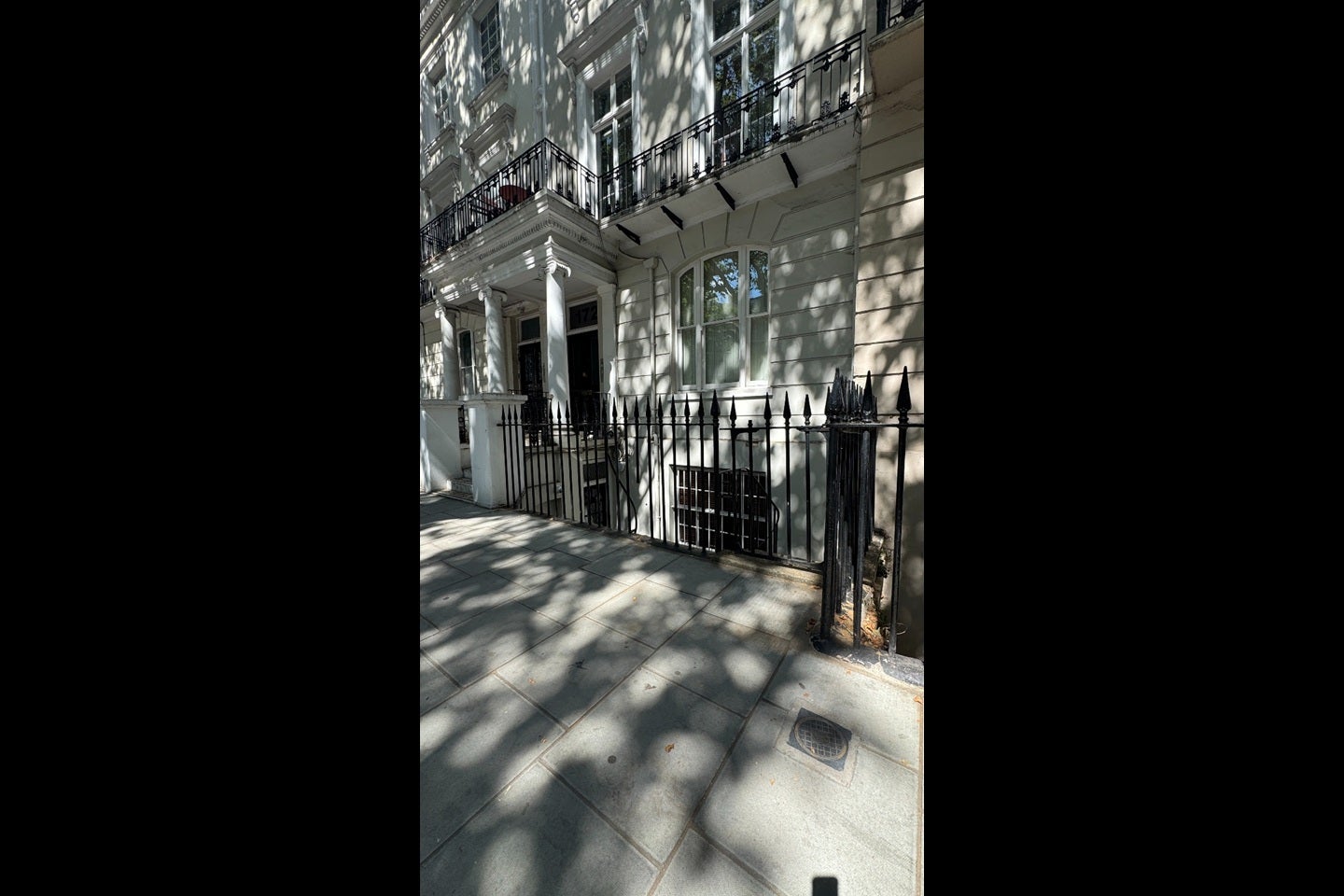 Flat Holland Park Avenue in Greater London