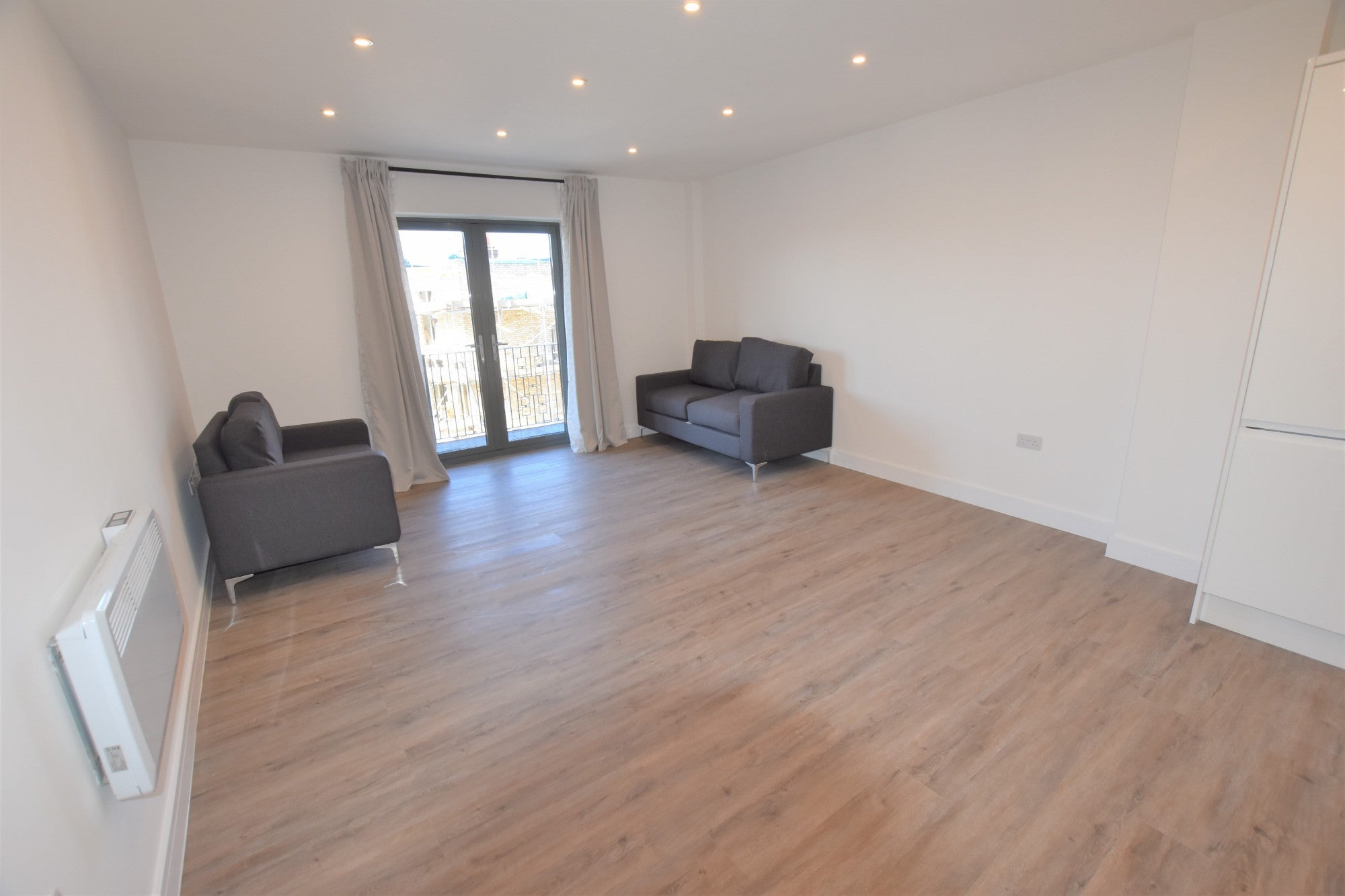 Flat Mitcham Road in Greater London