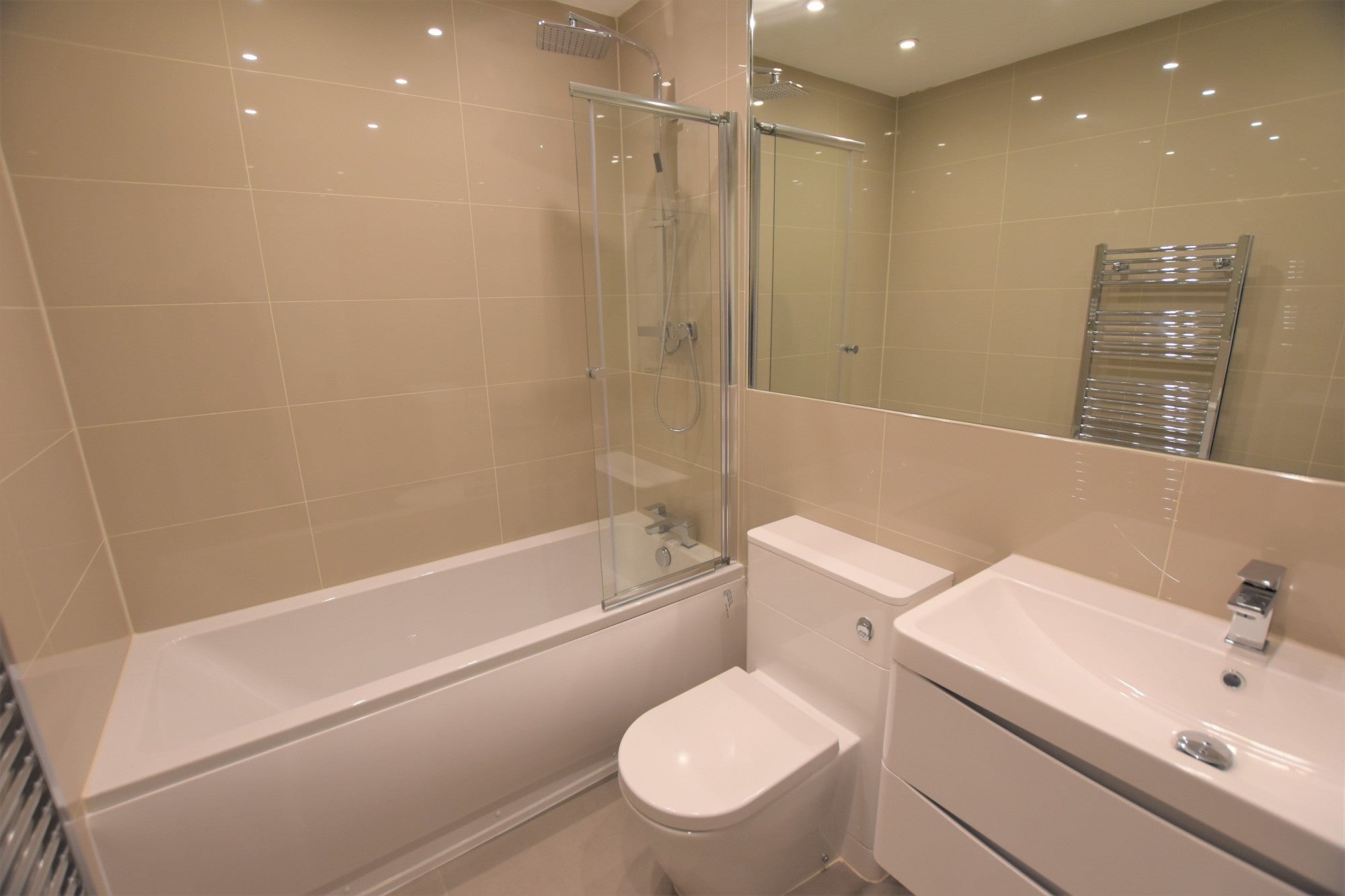 Flat Mitcham Road in Greater London