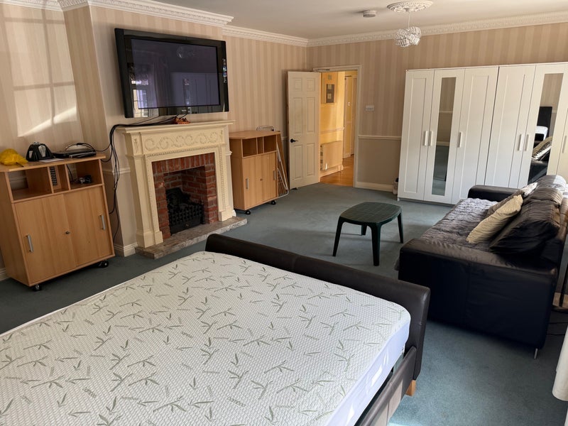 Room Whincroft Drive in Ferndown