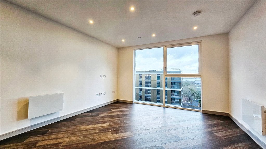 Flat Birch Green in Borough of Spelthorne