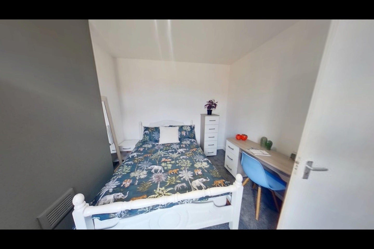 Room Laurie Avenue in Nottingham