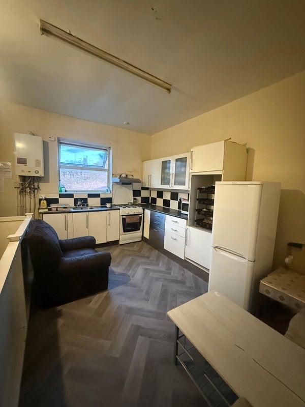 Room Branksome Avenue in Birmingham