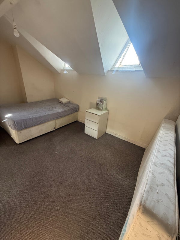 Room Branksome Avenue in Birmingham