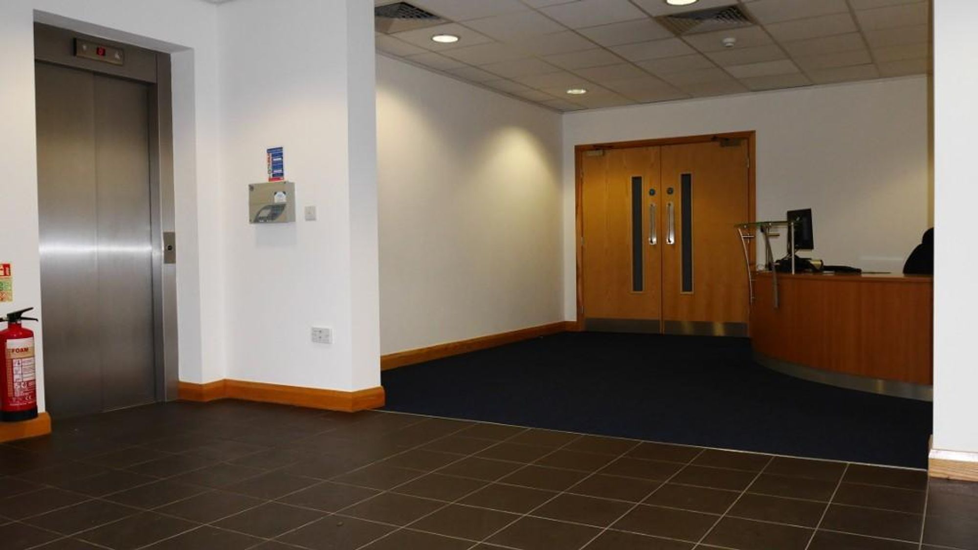 Flat Mariner Court in Leeds