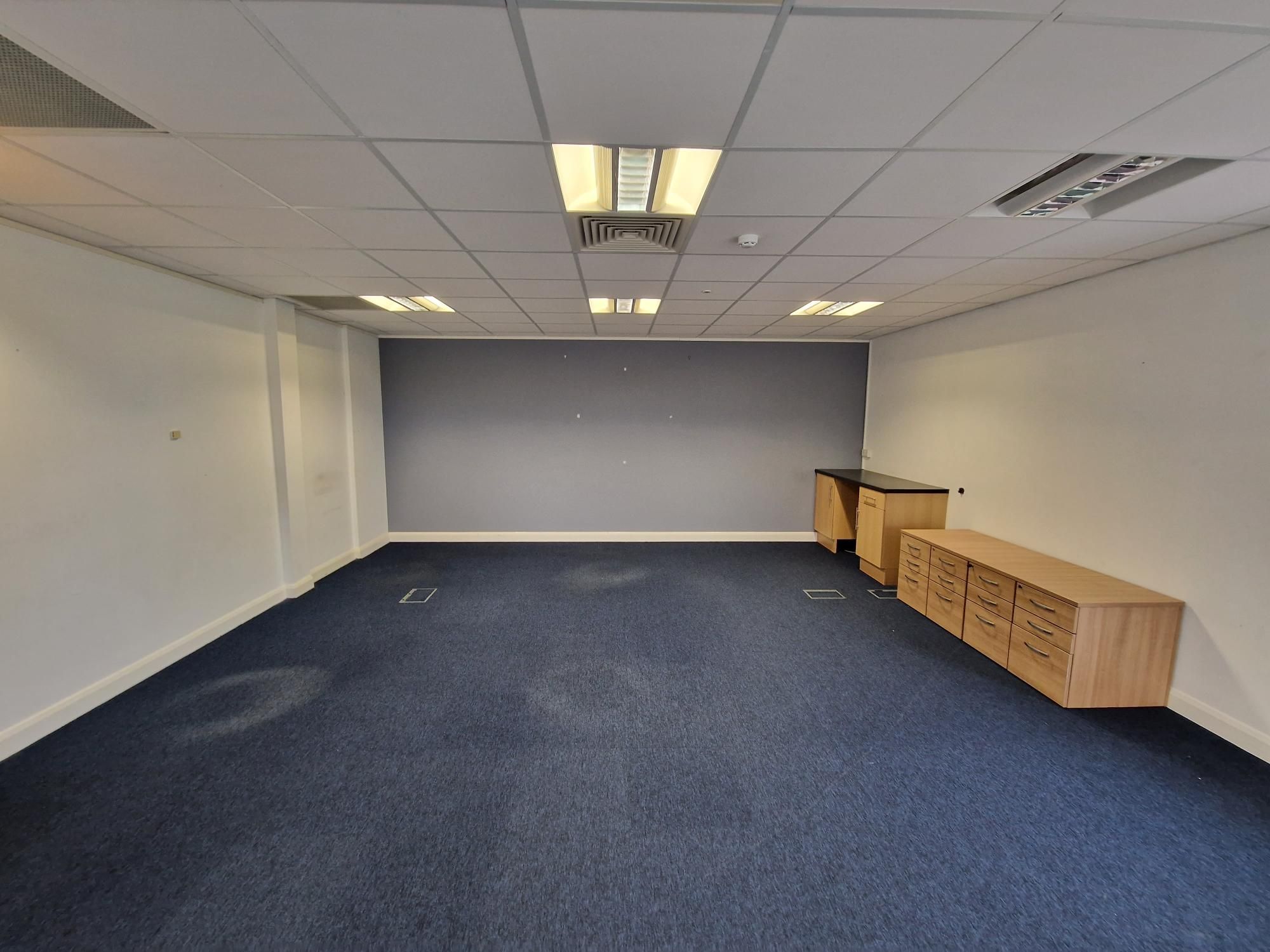 Flat Mariner Court in Leeds