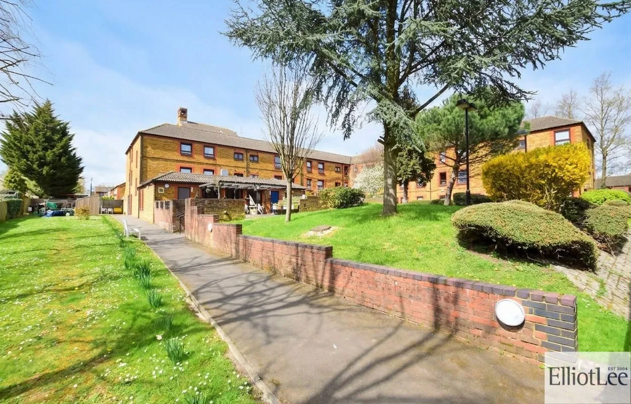 Flat Hartington Close in Greater London