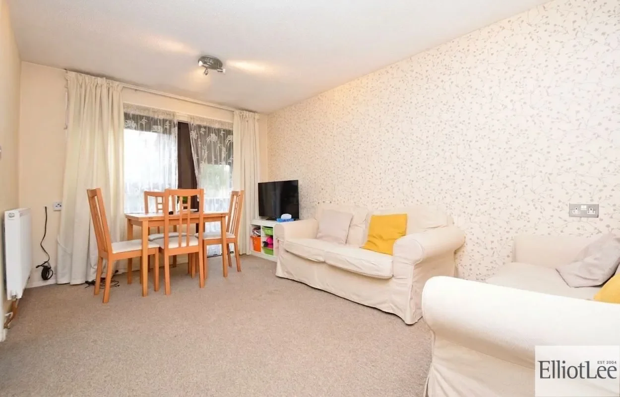 Flat Hartington Close in Greater London