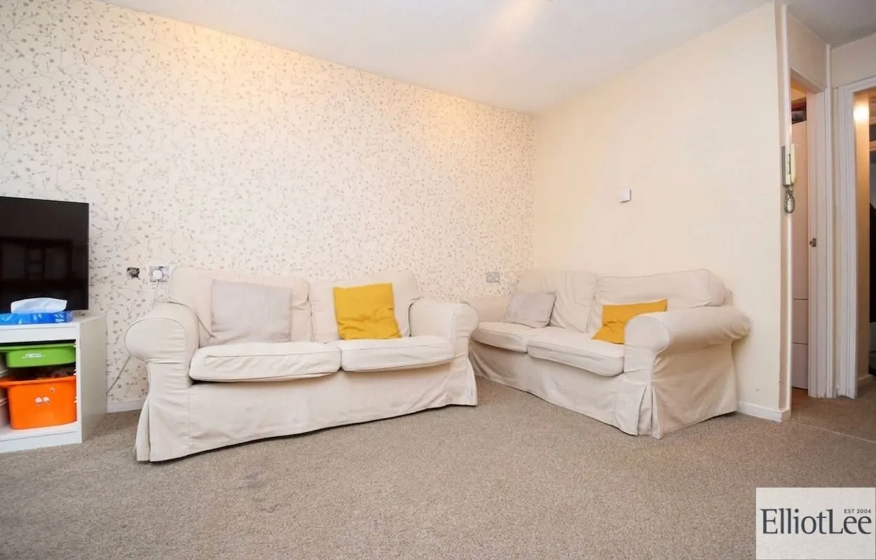 Flat Hartington Close in Greater London