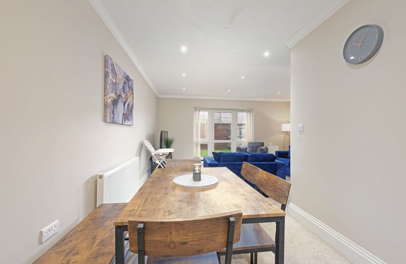 Flat Stoke Gardens in Slough