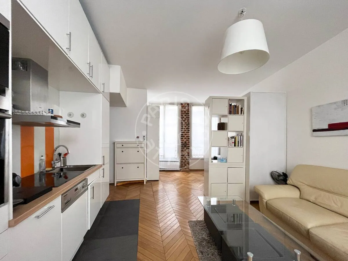 Flat Rue Burq in Paris