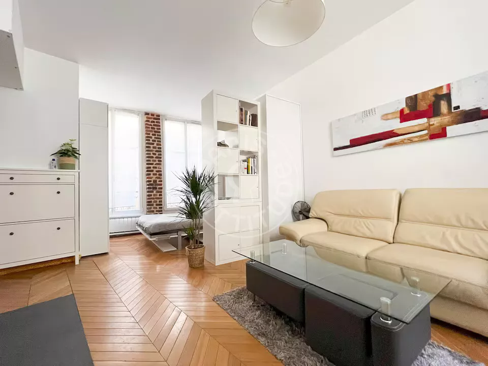 Flat Rue Burq in Paris