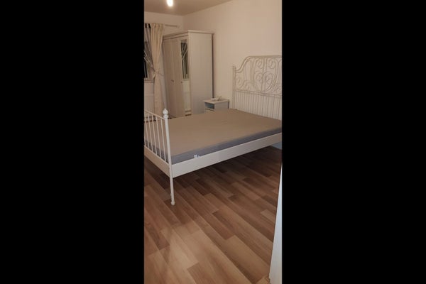 Flat Redvers Road in London