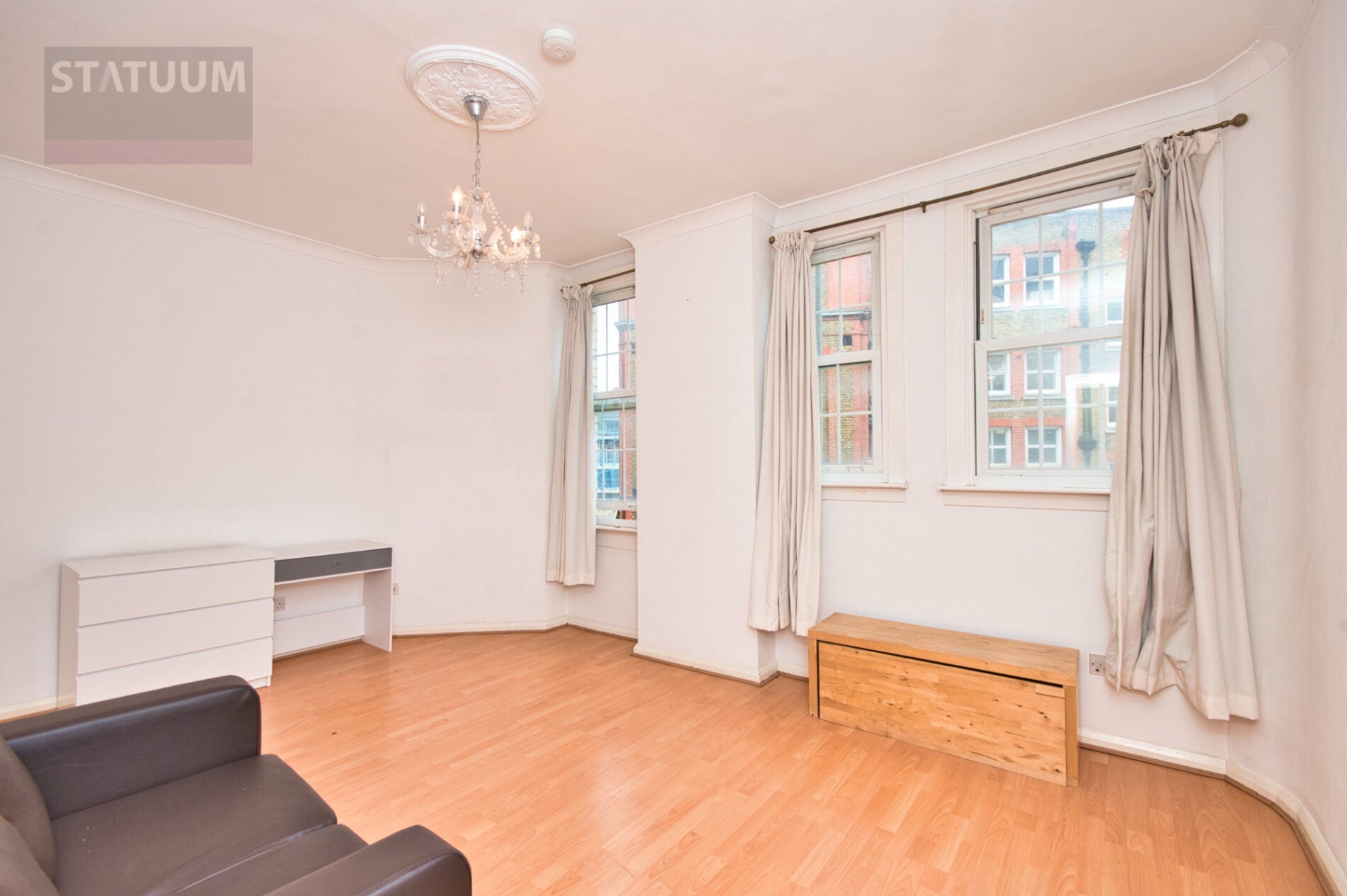 Flat Tooley Street in Greater London