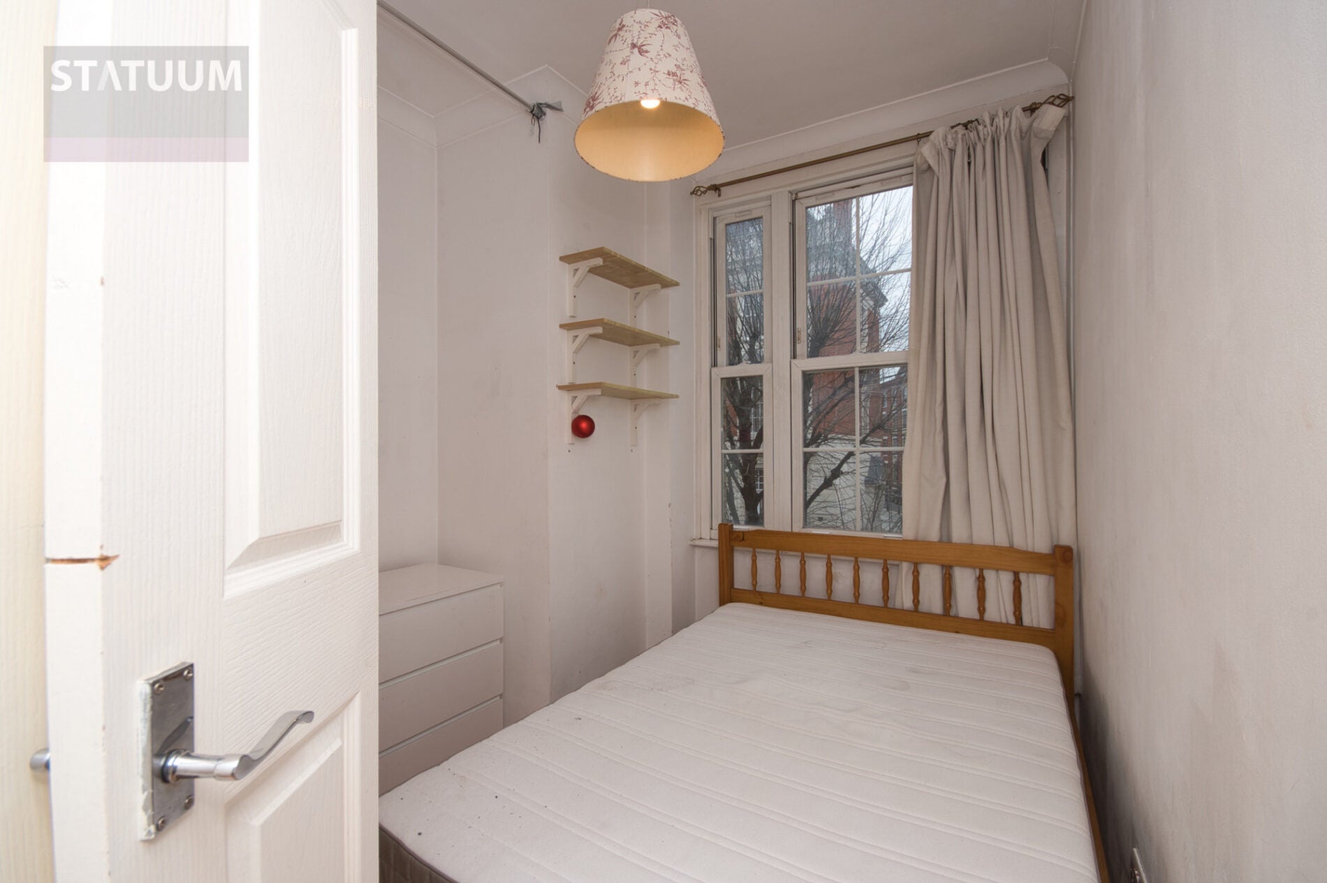 Flat Tooley Street in Greater London
