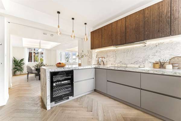 Flat Old Brompton Road in Greater London