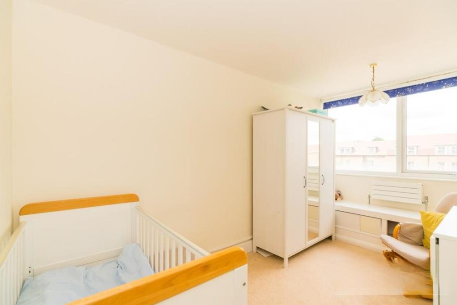 Flat Ashley Lane in Greater London