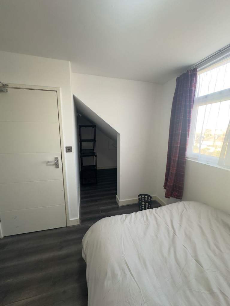 Room Kings Way in Greater London