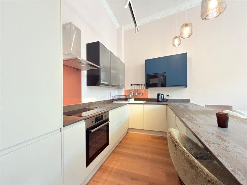 Flat Earl's Court Road in Greater London