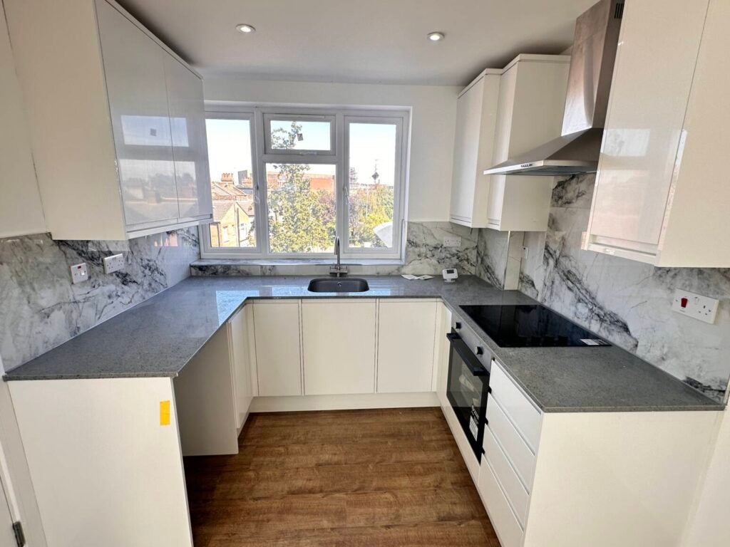 Flat Colin Road in Greater London