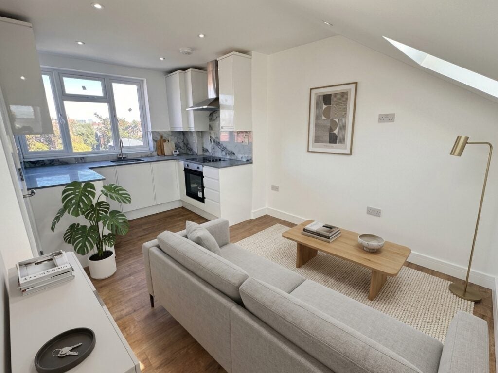 Flat Colin Road in Greater London