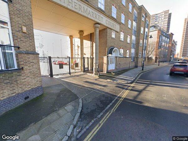 Flat Leathermarket Court in Greater London