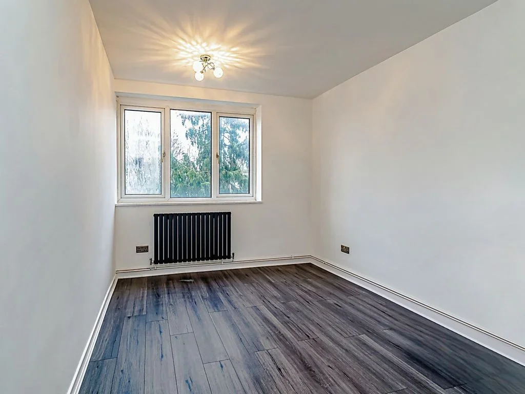 Flat Streatham High Road in Greater London