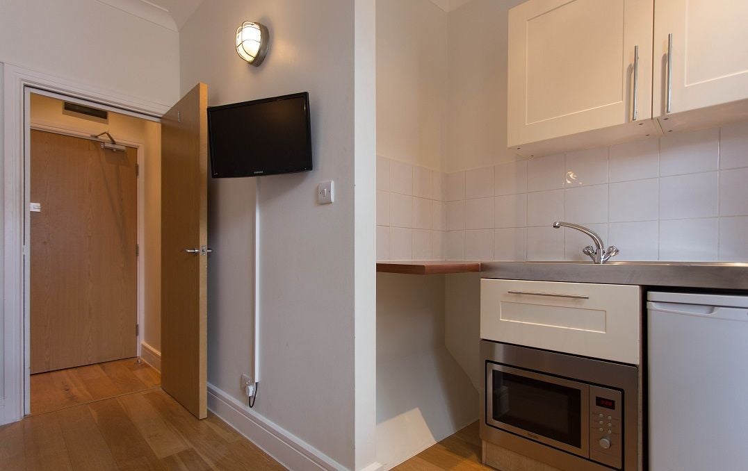 Flat West End Lane in Greater London