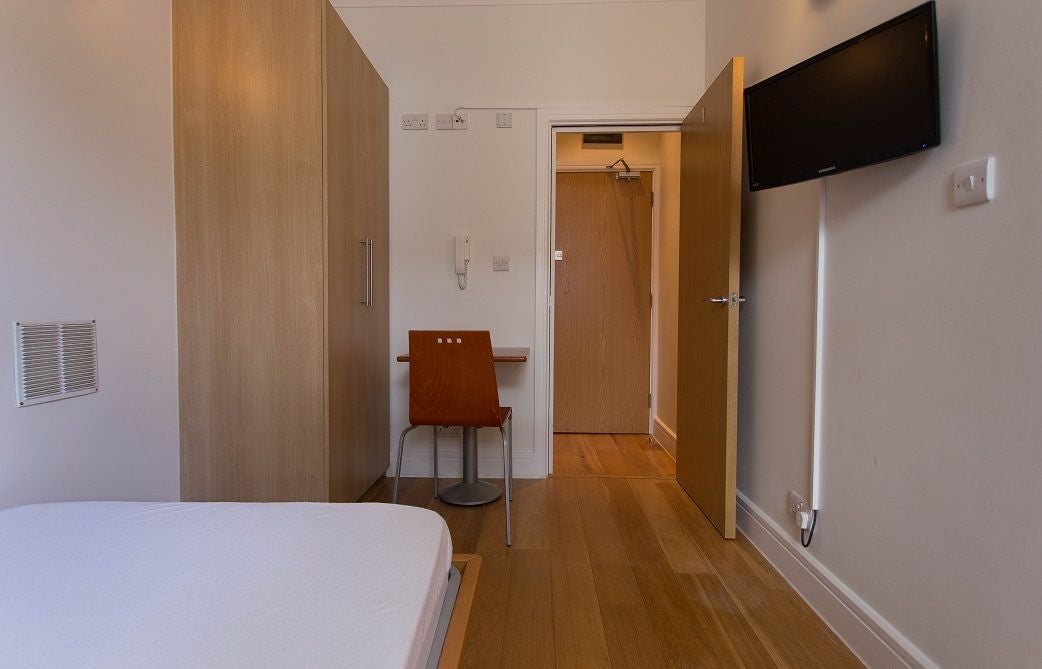 Flat West End Lane in Greater London