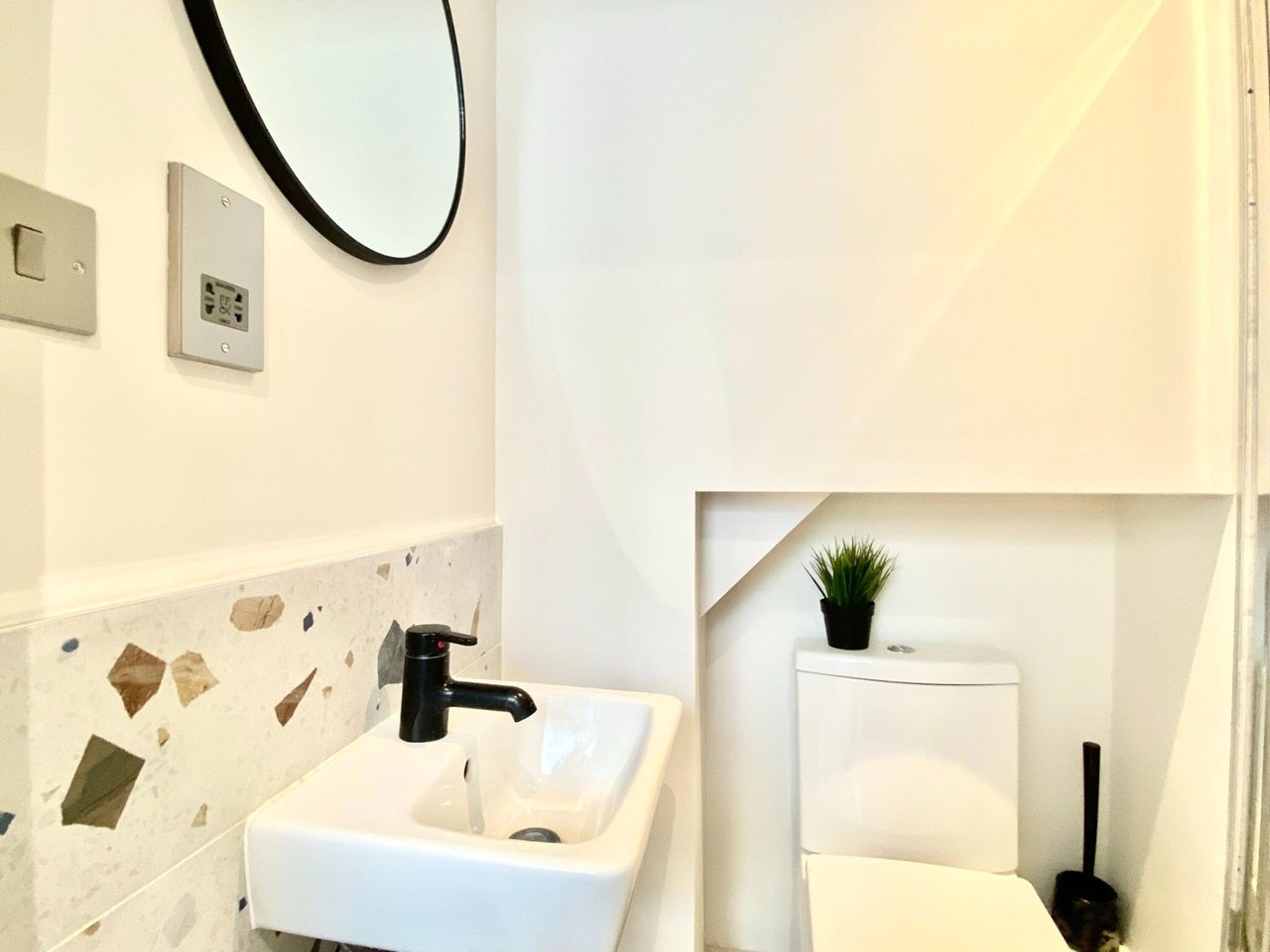 Room Buxton Street in Greater London