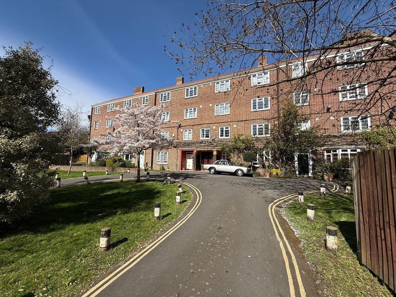 Flat Melford Road in Greater London