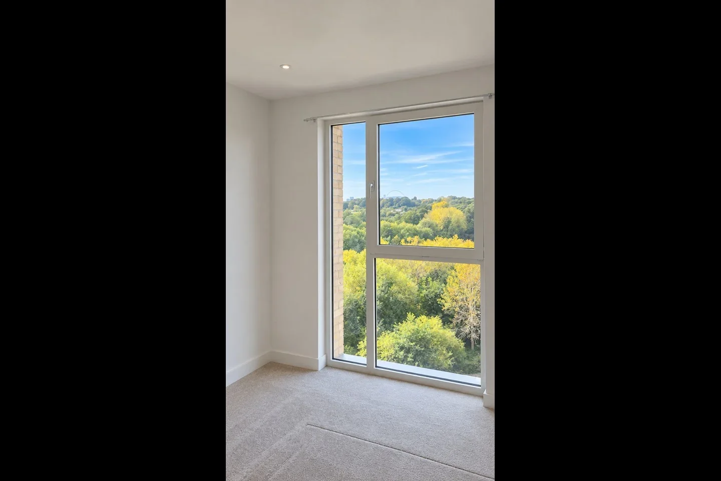 Flat Moorhen Drive in Greater London