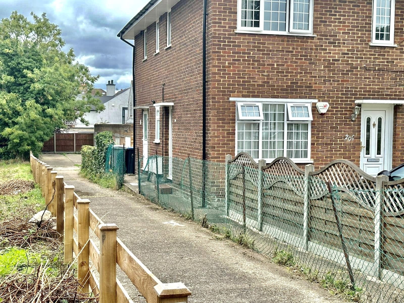 Flat Elms Lane in Greater London