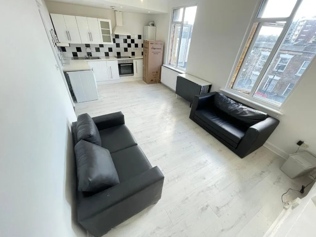 Flat Blackstock Road in Greater London