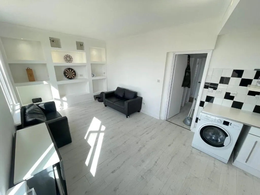 Flat Blackstock Road in Greater London