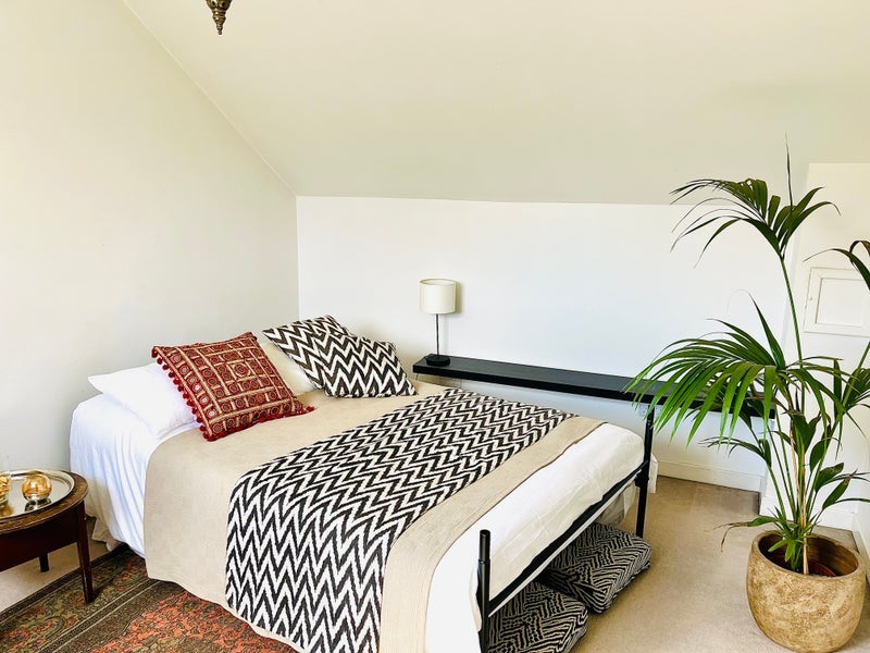 Room Ruston Street in Greater London
